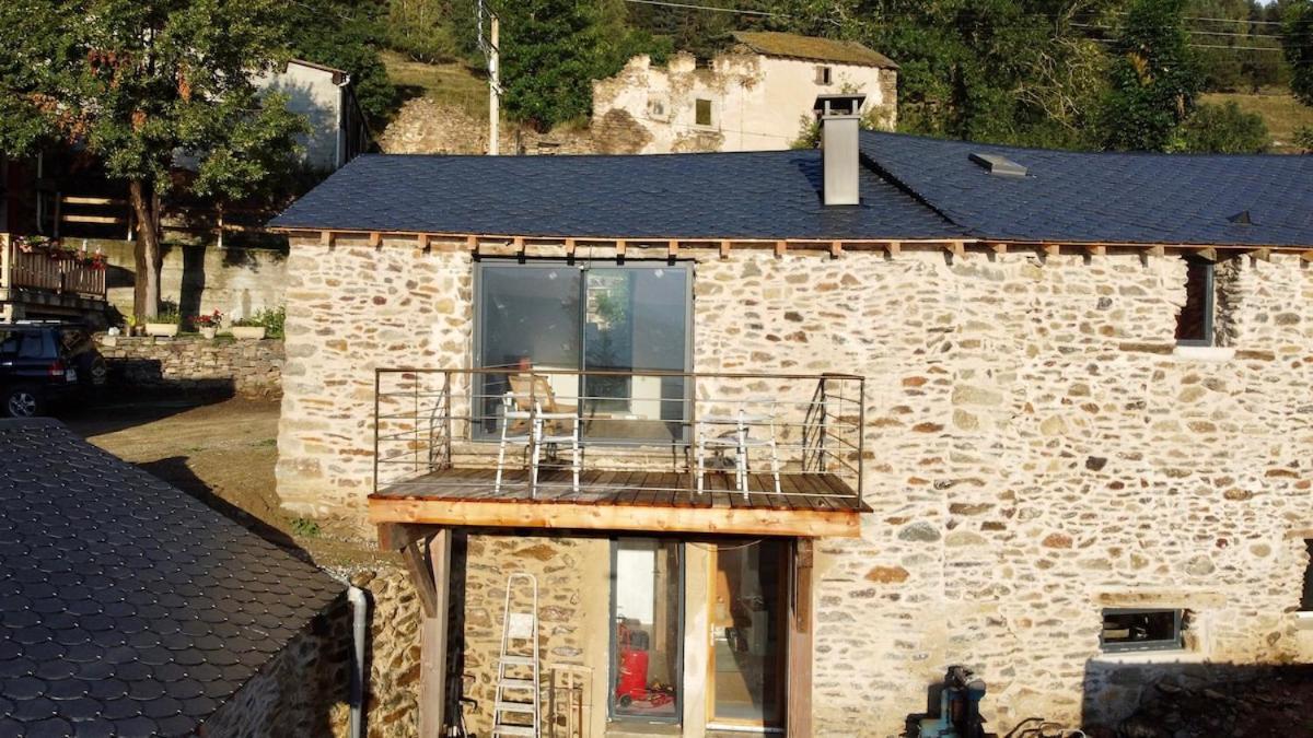 La Petite Bergerie En Pierre Surplombant Le Lac Real Bagian luar foto